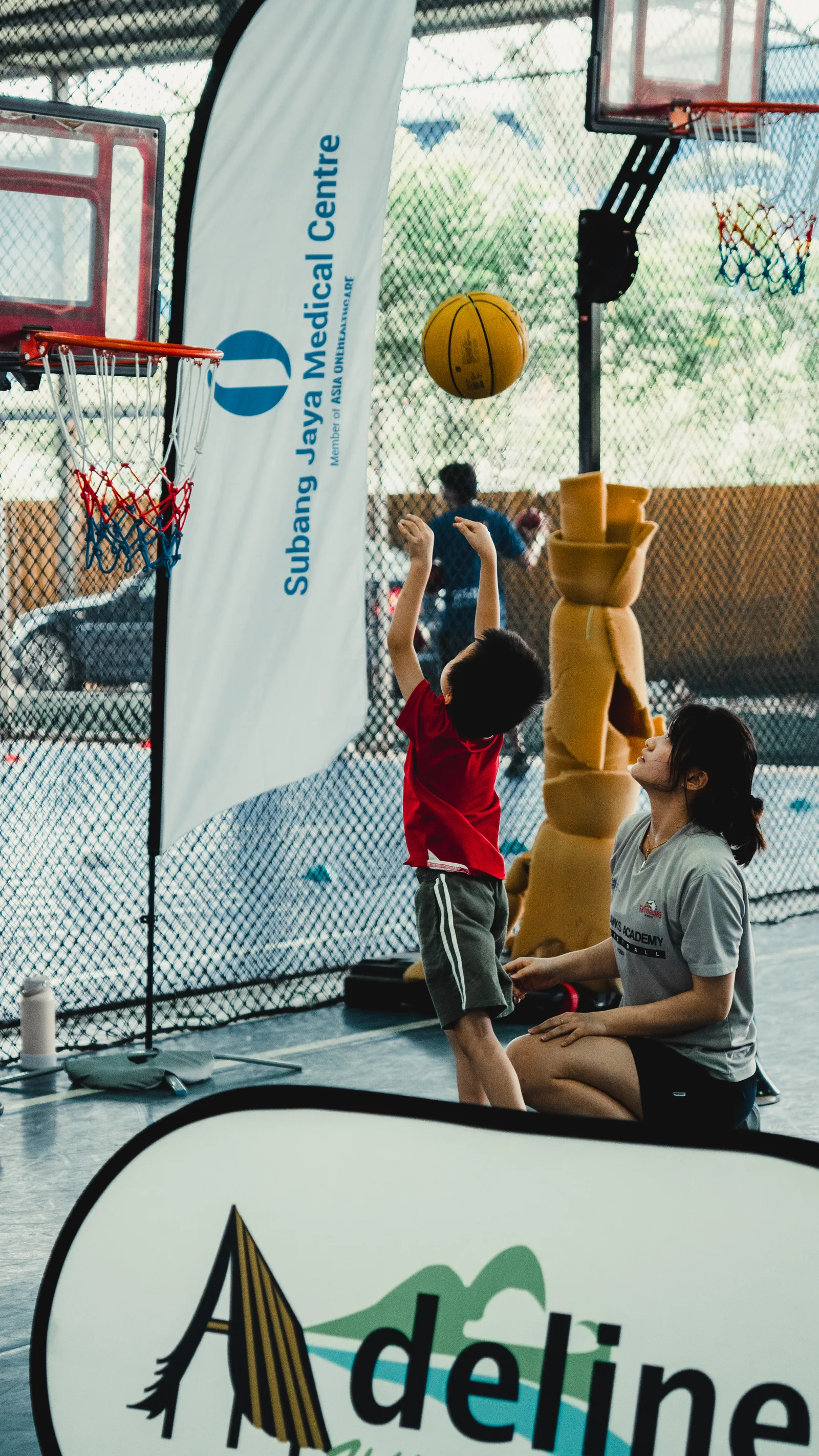 Kids ages 5–7 in B0 Little Hoopers class