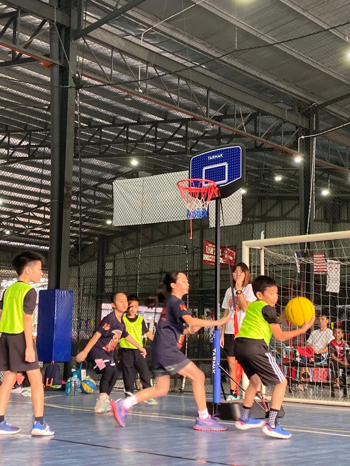 Kids ages 8–11 in B1 Develop and Improve class